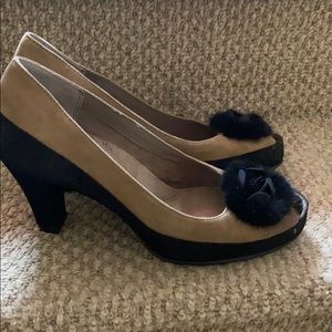 Aerosoles taupe and black pump